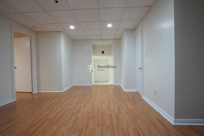 Photo - 62 Boylston St Unidad M20