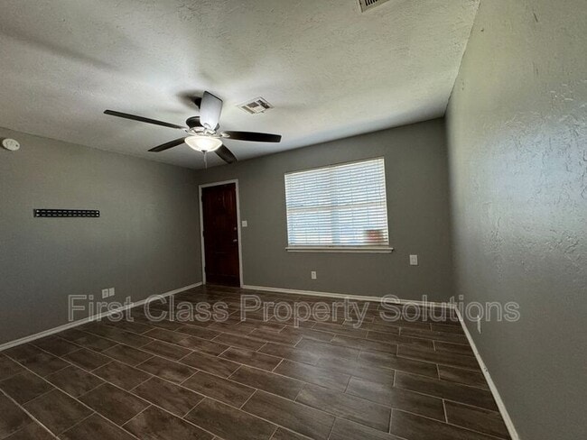 Photo - 704 N Gale Ave