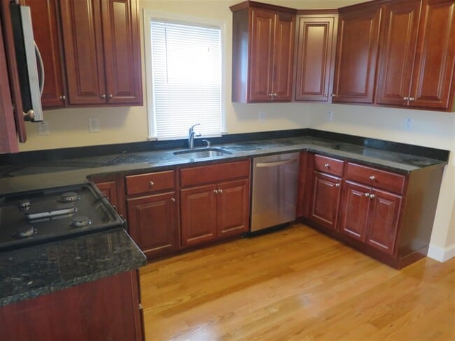 Building Photo - 217 Willow Ave Unit 3