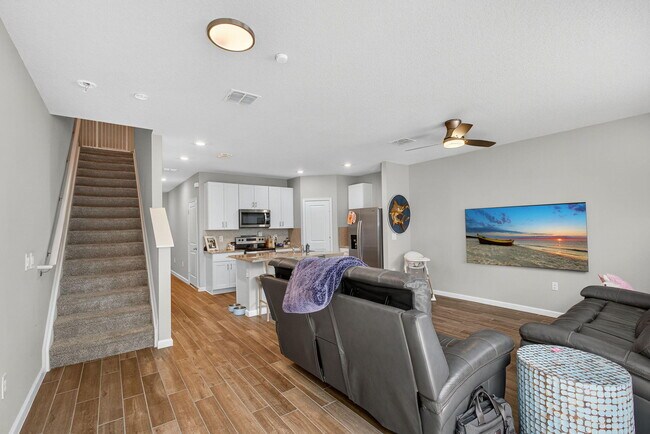Photo - 392 SE Sea Hunt Way