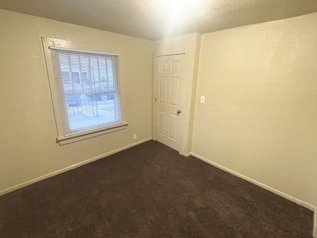 Photo - 4 Bedroom With 1.5 car garage/workshop combo (has electricity)