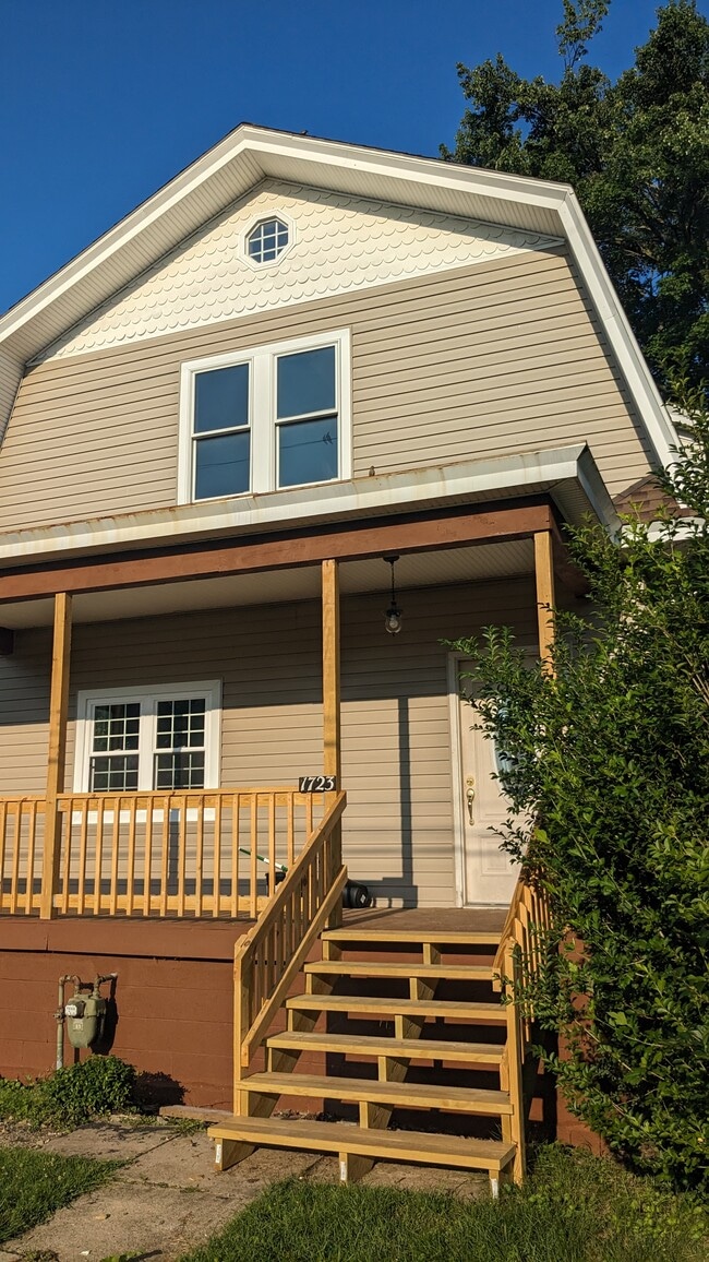 Photo - 1723 Rebecca St