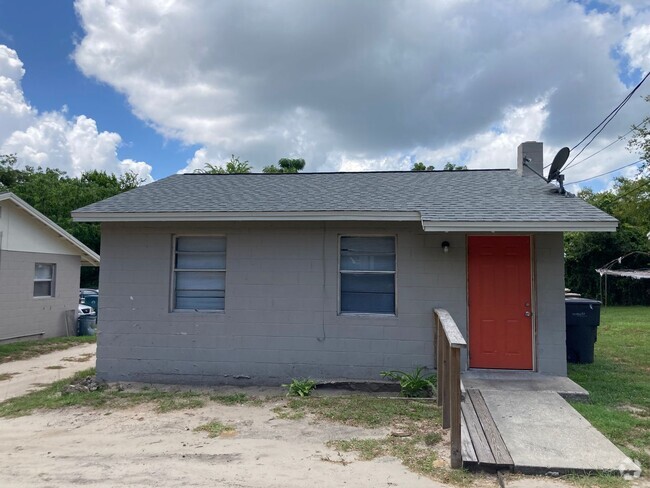 Building Photo - Two bedroom 1 bath Rental