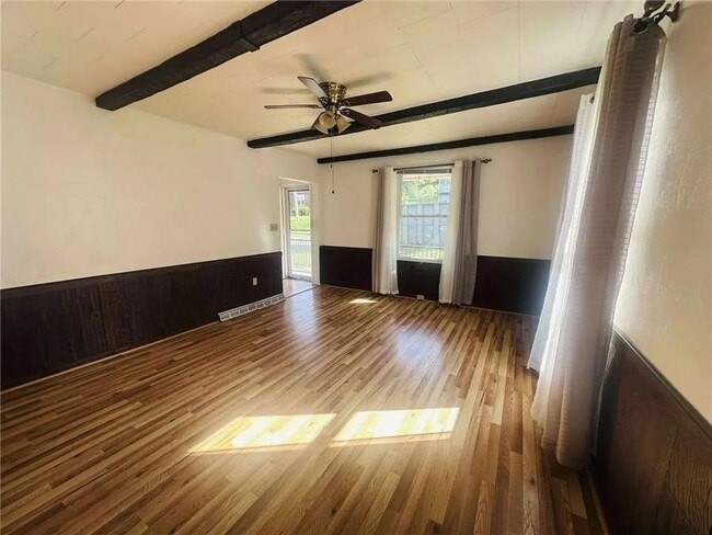 Photo - 136 Whitestown Rd