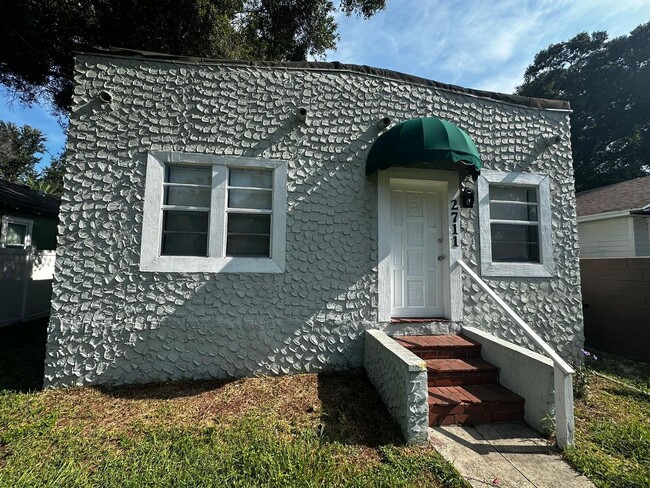 AVAILABLE NOW - Remodeled 3 bed/1bath Home... - AVAILABLE NOW - Remodeled 3 bed/1bath Home...