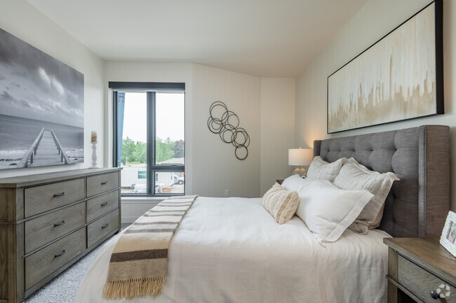 2BR, 2BA - 1,040SF
