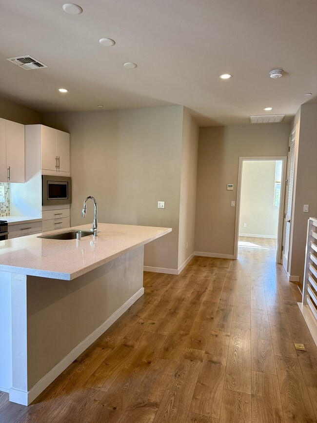 Photo - 489 McClatchy Way