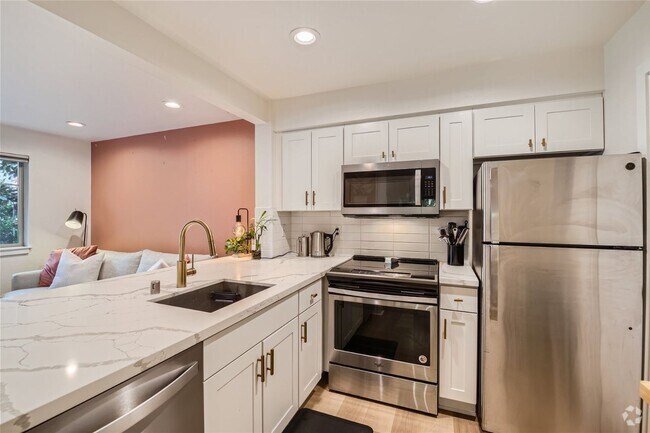 Building Photo - Available August 1st >> Stunning 1BR/1BA C... Unit 209 Rental