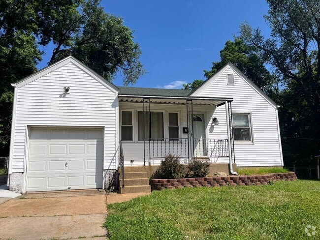 Building Photo - Charming 2 bedroom home, garage parking!
