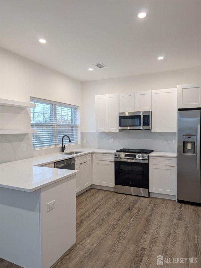 Photo - 581 Middlesex Ave