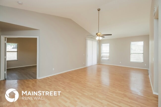 Photo - 588 E Devon Dr