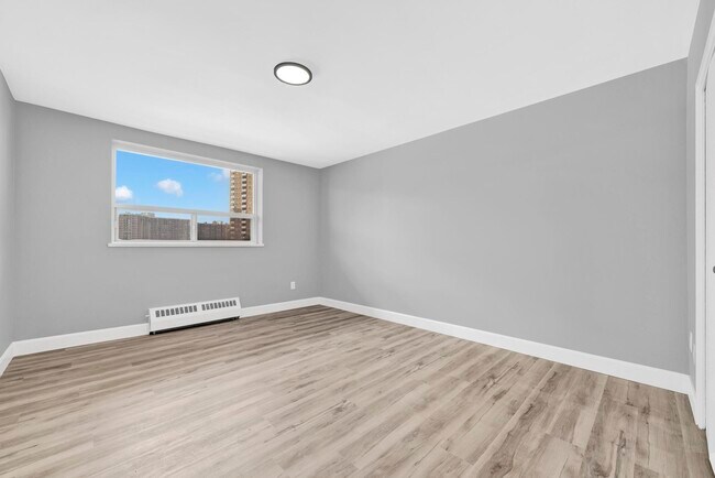 Photo - 535 The East Mall