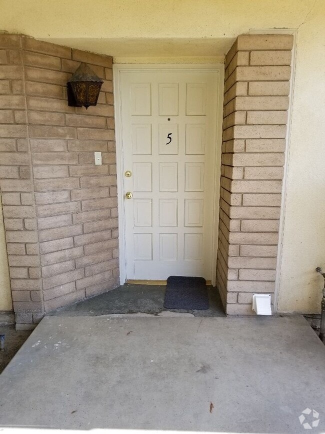 Building Photo - 5101 Appleblossom Dr Unit 05 Rental