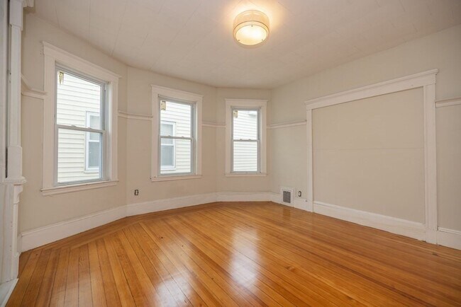 Photo - Great 4 Bed Available 9/1/26