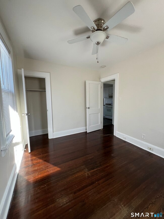 Photo - 220 King St