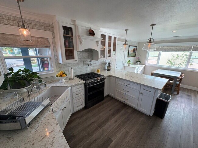 Photo - 15471 Victoria Ln