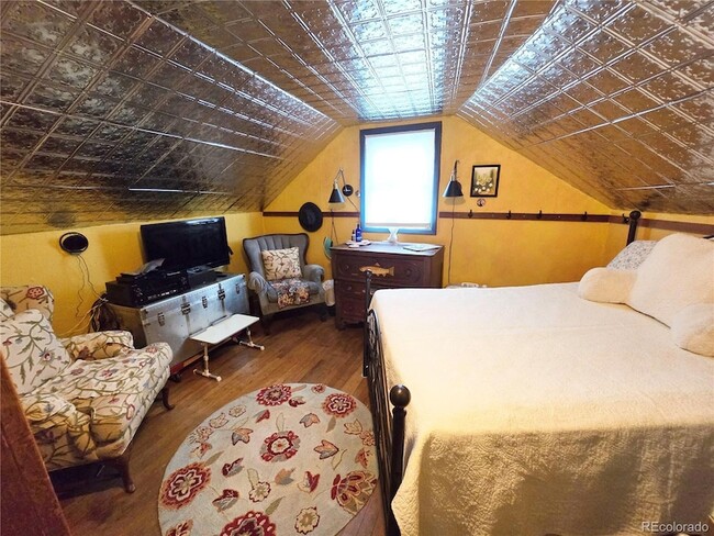 Photo - 708 Griffith St