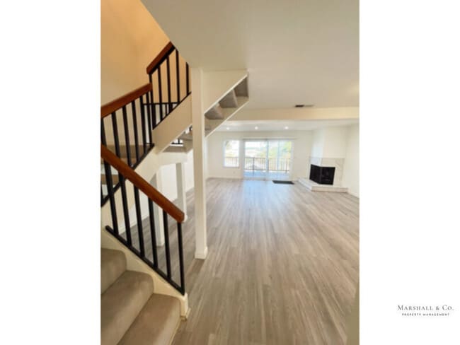 Photo - Contemp. 3BD/2.5 BA TOWNHOUSE W LRG ROOMS,...