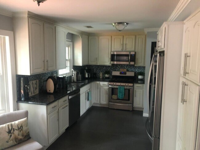 Photo - 218 W Shirley Ave