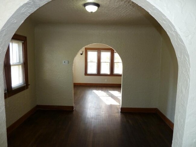 Photo - 719 11th St NW