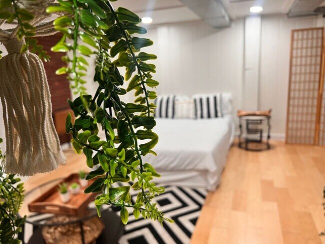 Photo - 114 Urell Pl NE