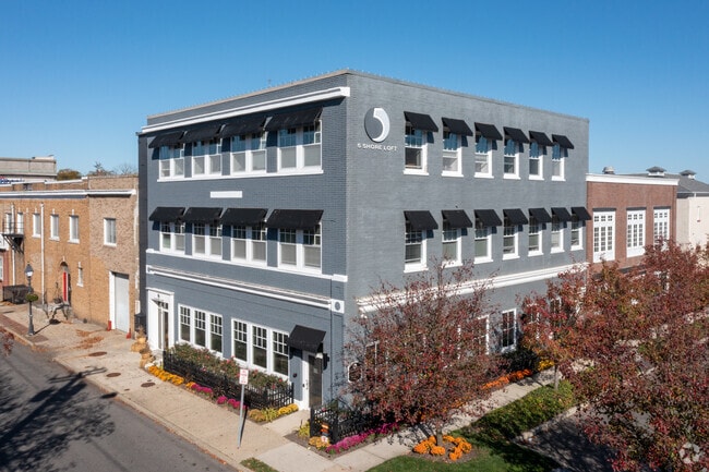 5 Shore Loft at Bay Shore