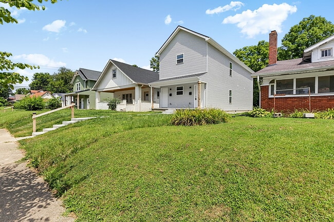 Photo - 3947 Rookwood Ave