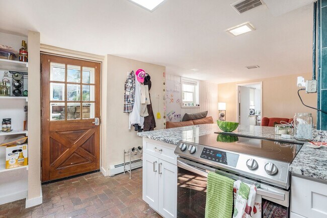 Photo - 769 University Ave Unidad 769