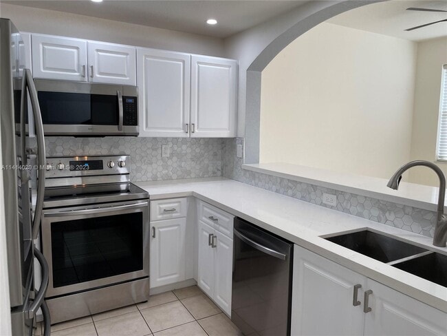 Building Photo - 8858 W Flagler St Rental