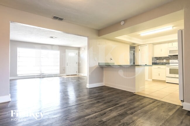 Photo - 63 Rotonda Cir