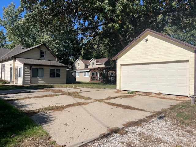 Photo - 219 S 12th St