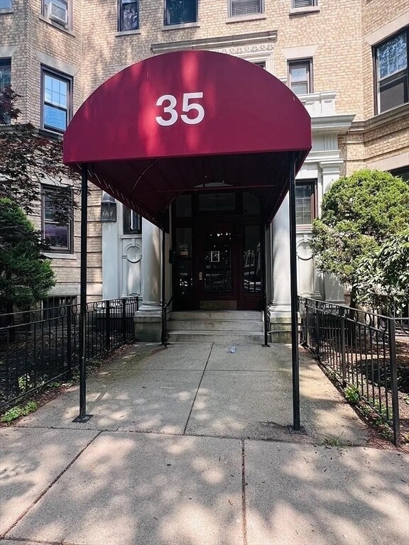 Building Photo - 35 Queensberry St Unit 17 Rental