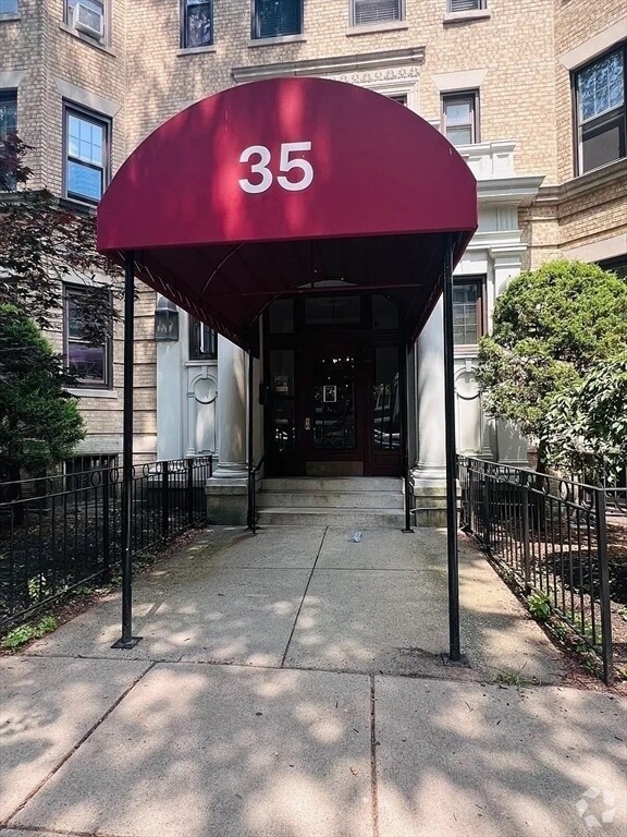 Building Photo - 35 Queensberry St Unit 17 Rental