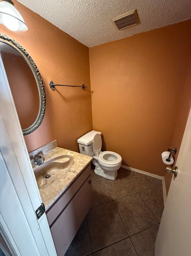 Photo - 2331 Justin Ln