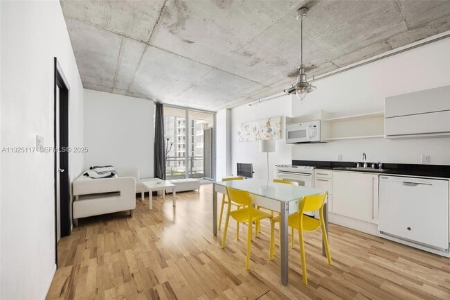 Photo - 690 SW 1st Ct Unidad 1830