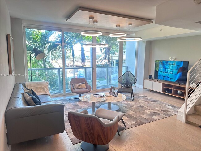 Photo - 1000 99th St