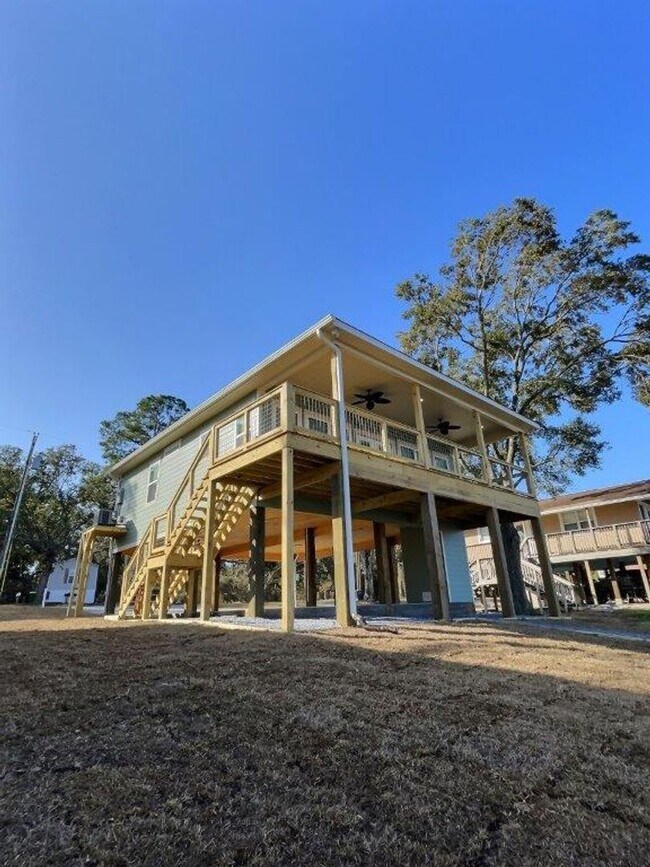 Building Photo - Fully furnished 2-bedroom house on the bayou!