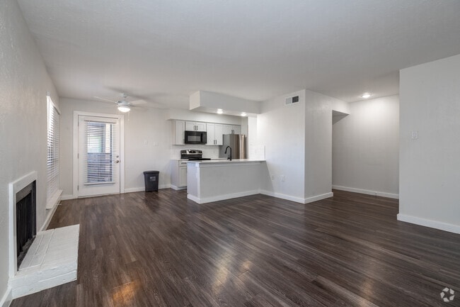2BR, 2BA - 940SF - Living/Dining Area