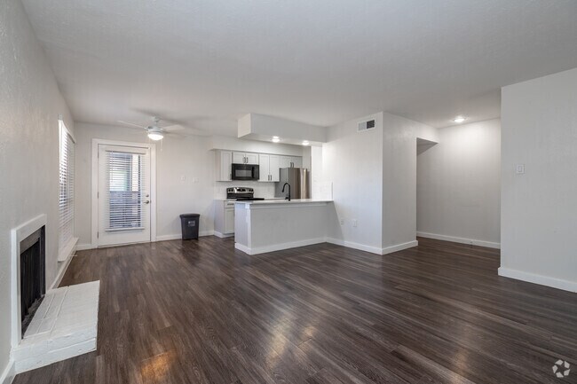 2BR, 2BA - 940SF - Living/Dining Area - Oakline Apartments