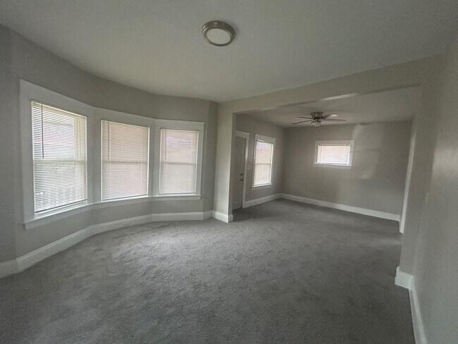 Photo - 2773 E 117th St Unidad DN