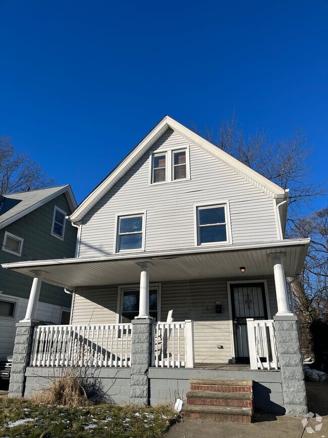 Building Photo - Updated 3 bedroom Single Home on Cleveland...