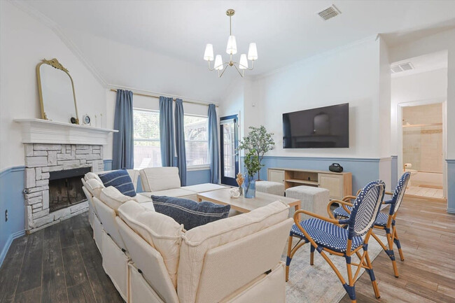 Building Photo - 2402 Blue Holly Dr Rental