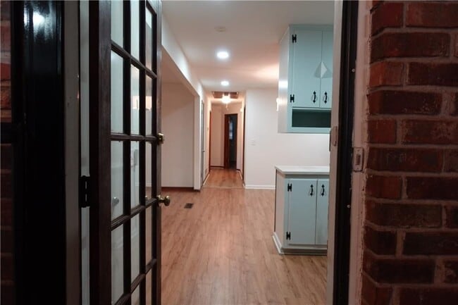 Photo - 186 Zelma St SW