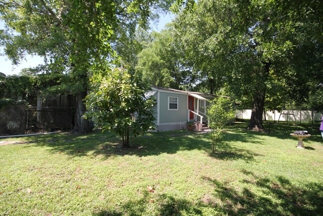 734 McDaniel St
