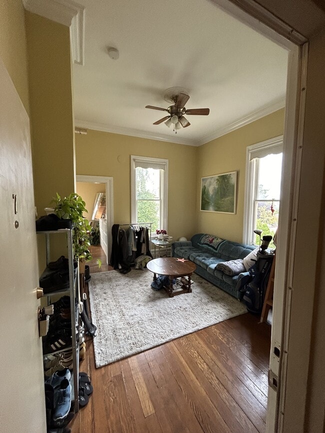 Building Photo - 146 Clarence St Unit 7