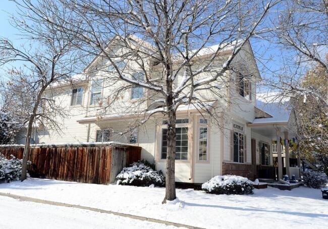 Sunny and Bright 5 bed, 4 bath Home with L... - Sunny and Bright 5 bed, 4 bath Home with L...