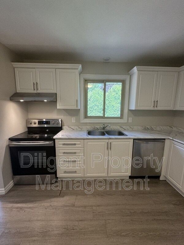 Photo - 1528 Redwood Dr