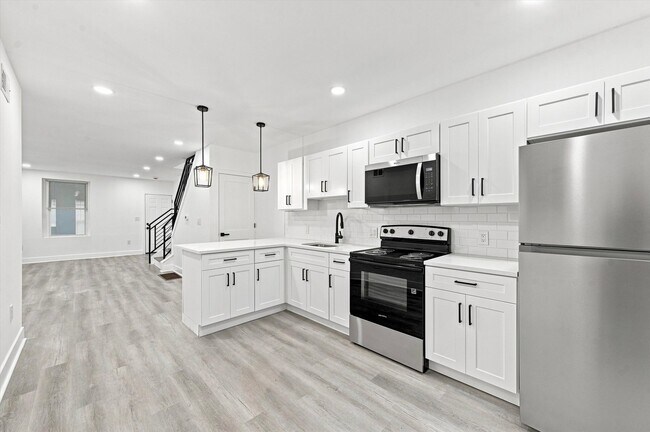 Building Photo - 5729 Hadfield St