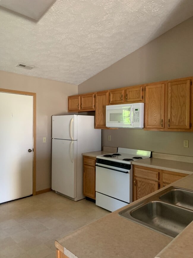 Photo - 2 bedroom, 2 full Bath, 2 car attached garage, West Lafayette duplex.