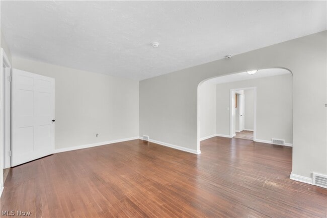 Photo - 16004 Invermere Ave